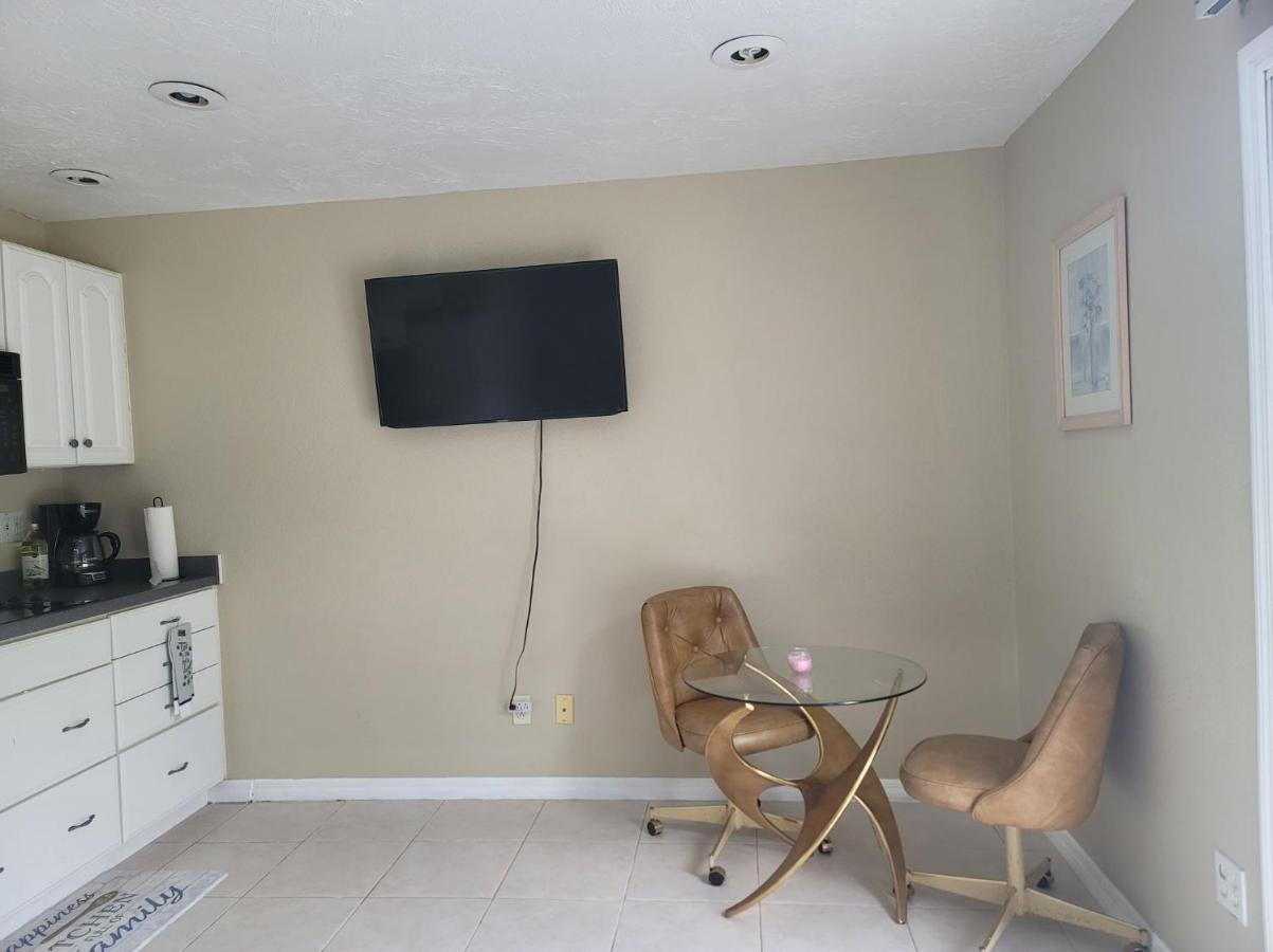 Entire Guesthouse 5 Mins To Siesta Key & Downtown 사라소타 외부 사진