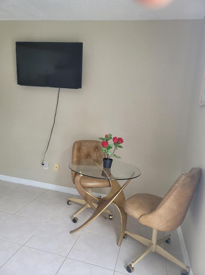 Entire Guesthouse 5 Mins To Siesta Key & Downtown 사라소타 외부 사진