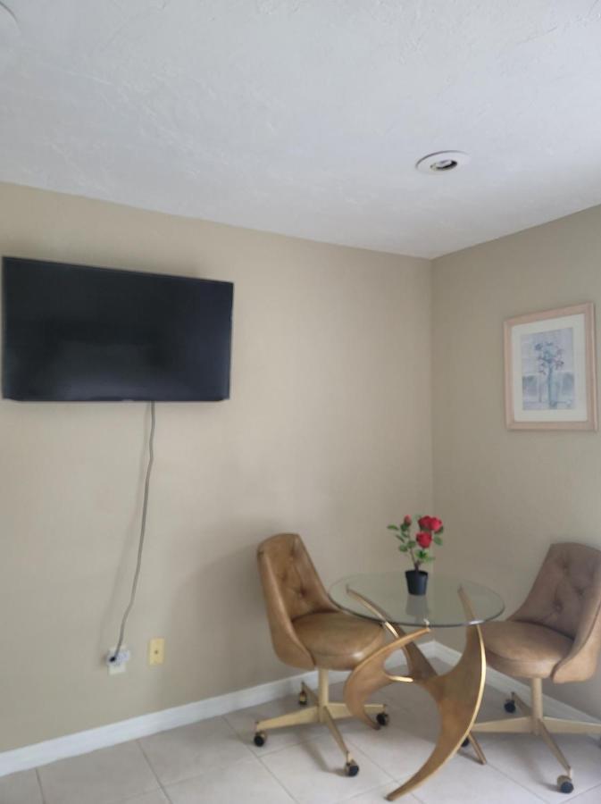 Entire Guesthouse 5 Mins To Siesta Key & Downtown 사라소타 외부 사진