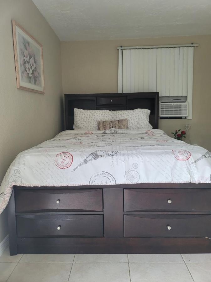 Entire Guesthouse 5 Mins To Siesta Key & Downtown 사라소타 외부 사진